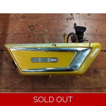 1972 Yamaha DS7 250 Oil Tank 278-21788-00 278-21705-00